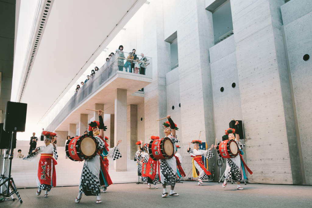 岩手県立美術館, 大宮さんさ踊り の写真