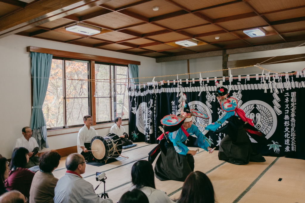 岳神楽, 早池峰ロッヂ峰南荘, 早池峰神楽, 八幡舞 の写真