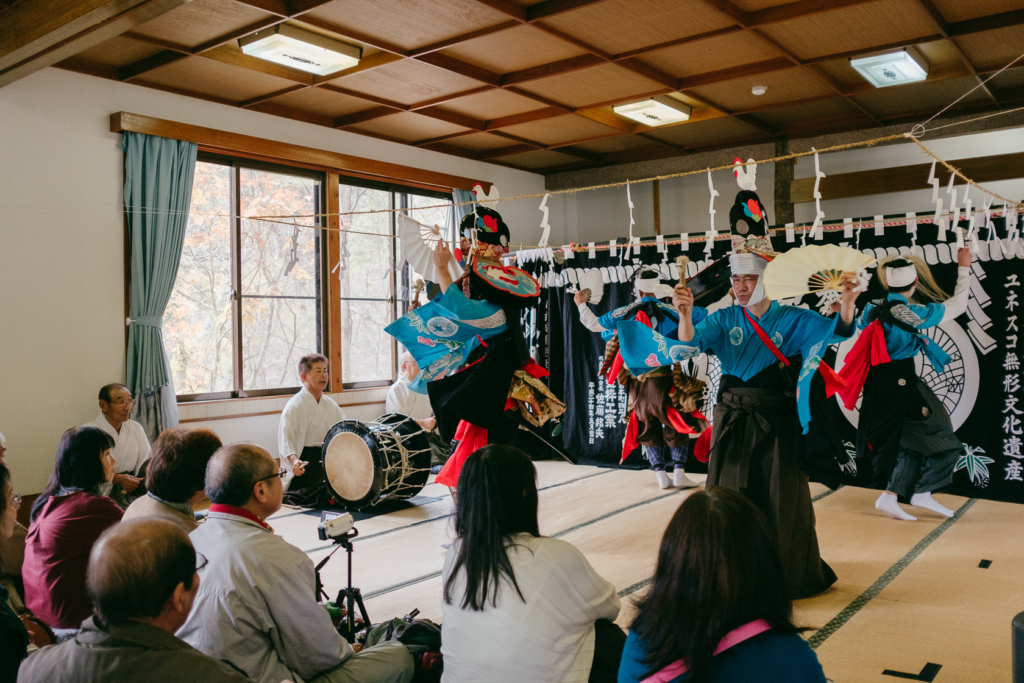 岳神楽, 五穀の舞, 早池峰ロッヂ峰南荘, 早池峰神楽 の写真