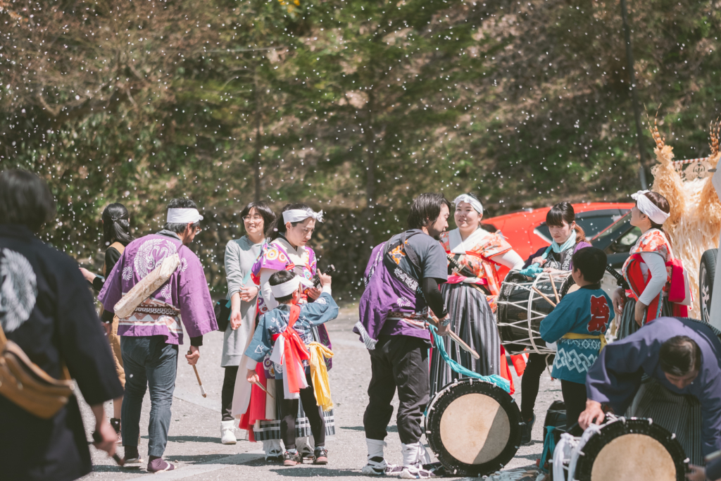 遠野さくらまつり, 鷹鳥屋しし踊り, 南部神社 の写真