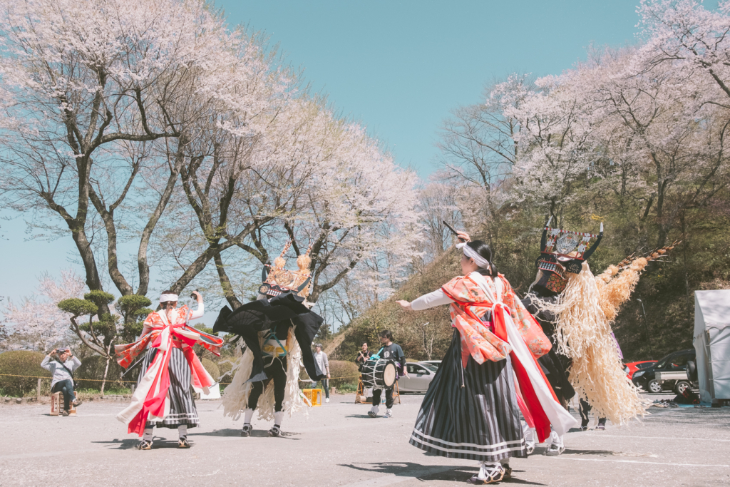 遠野さくらまつり, 鷹鳥屋しし踊り, 南部神社 の写真