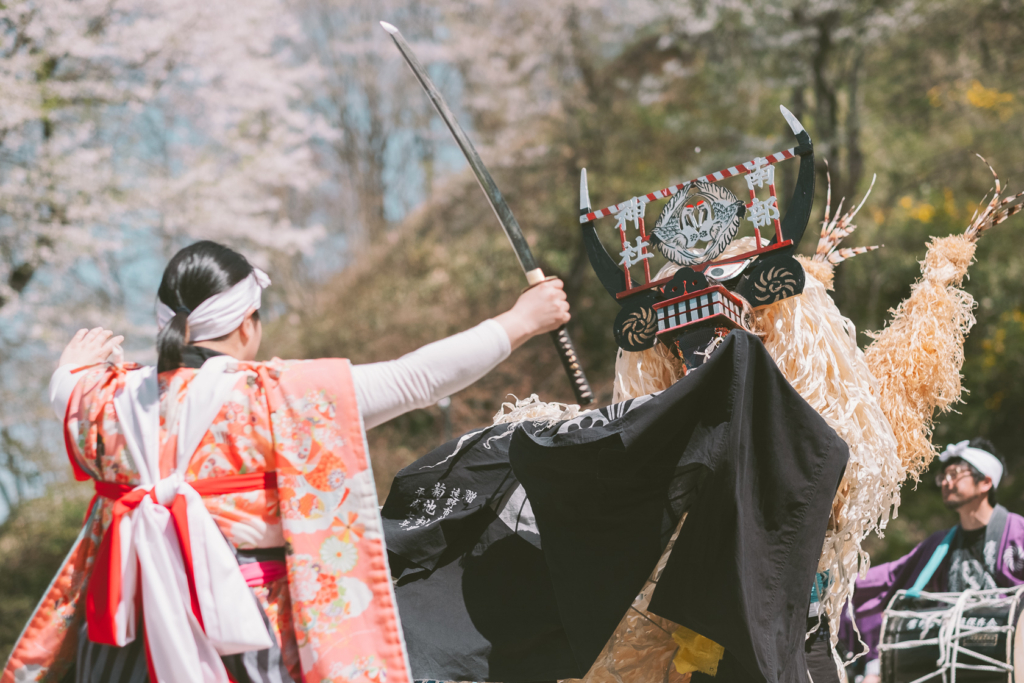 遠野さくらまつり, 鷹鳥屋しし踊り, 南部神社 の写真