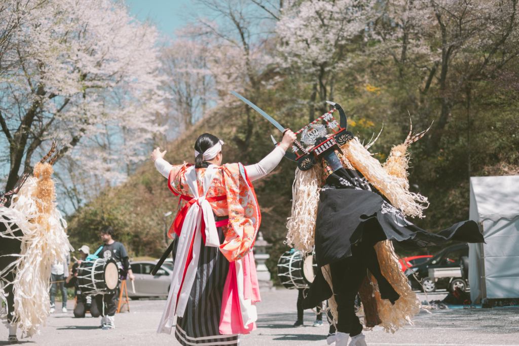 遠野さくらまつり, 鷹鳥屋しし踊り, 南部神社 の写真