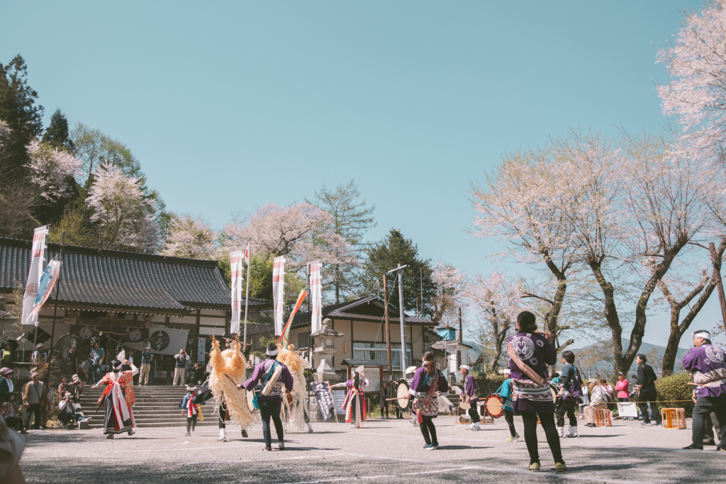 遠野さくらまつり, 鷹鳥屋しし踊り, 南部神社 の写真