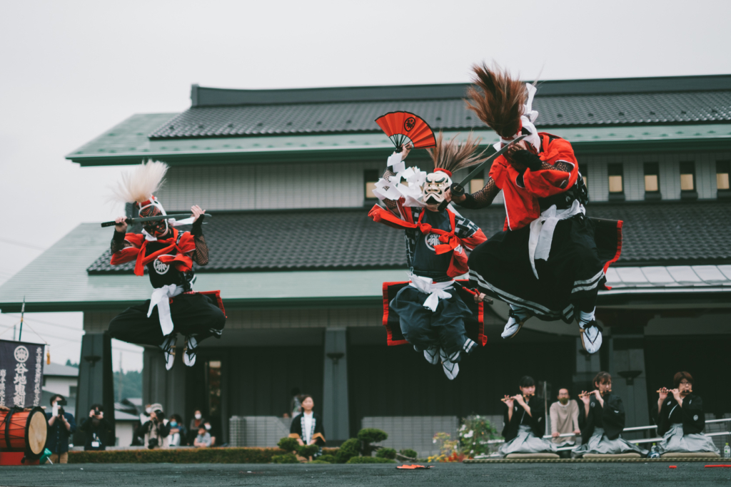 鬼の館, 三人加護, 谷地鬼剣舞 の写真