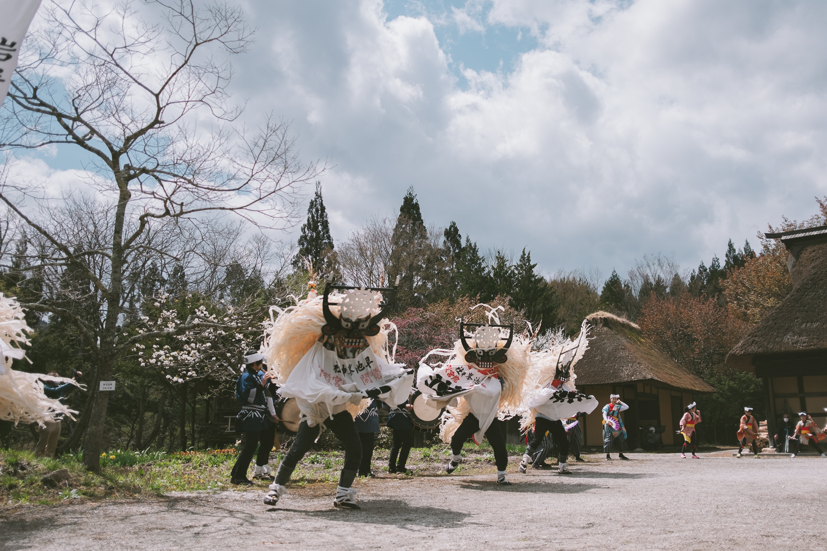 遠野ふるさと村, 張山しし踊り の写真