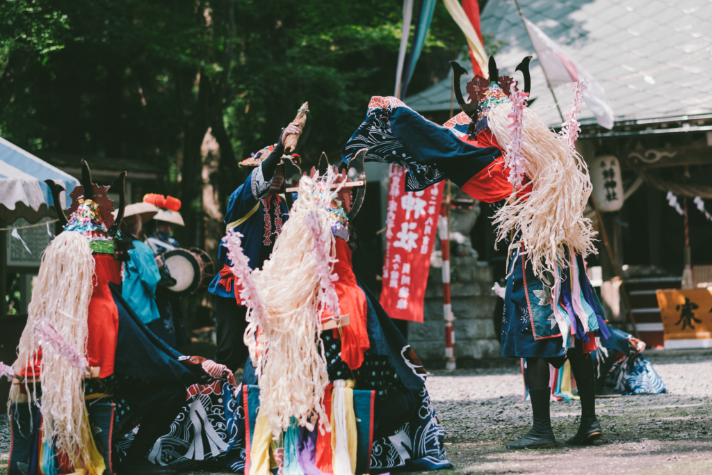 宮手鹿踊, 蜂神社 の写真