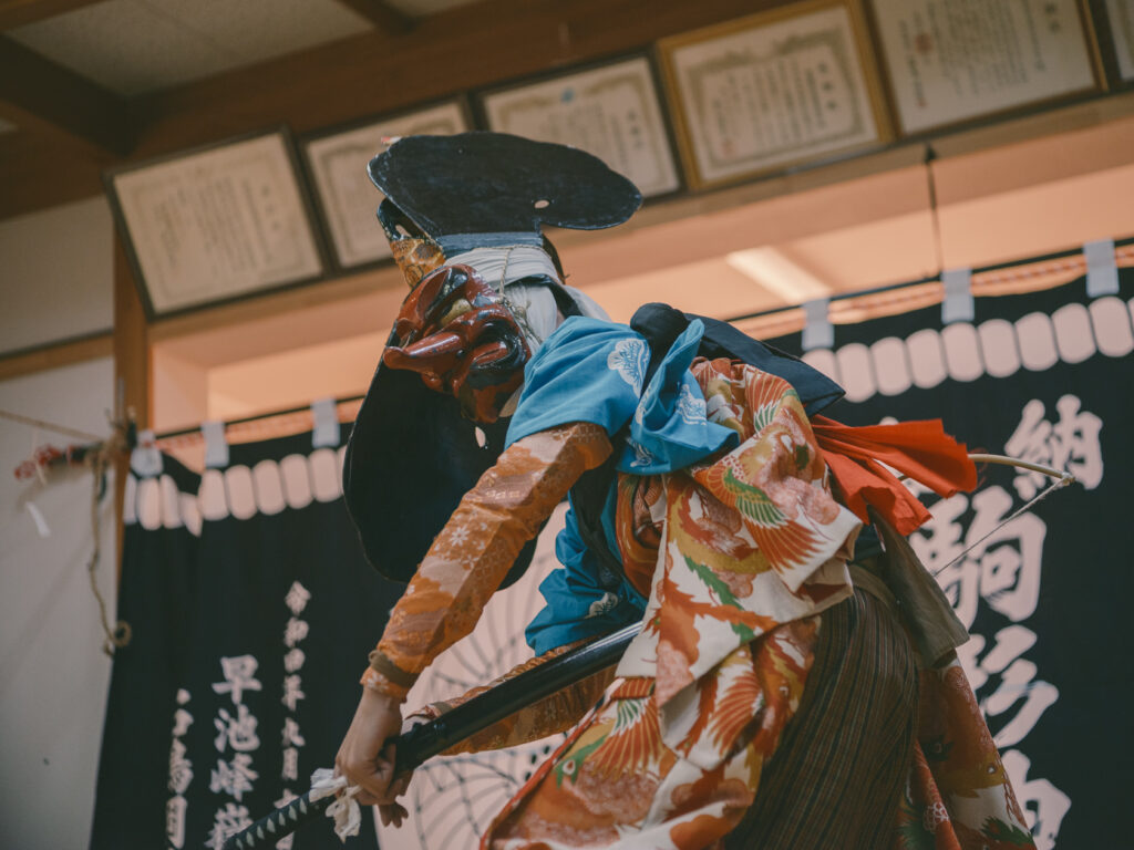 石鳩岡神楽, 天降り