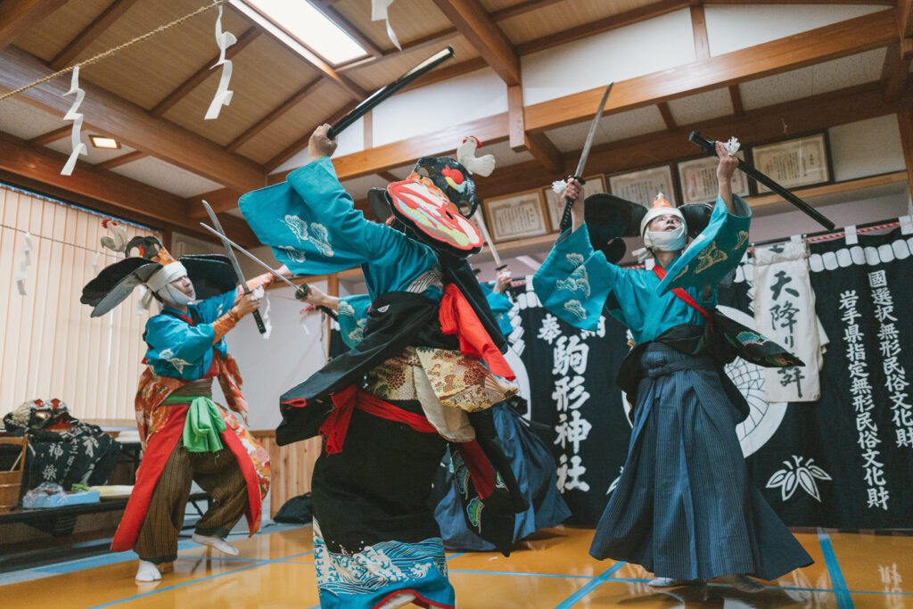 石鳩岡神楽, 天降り