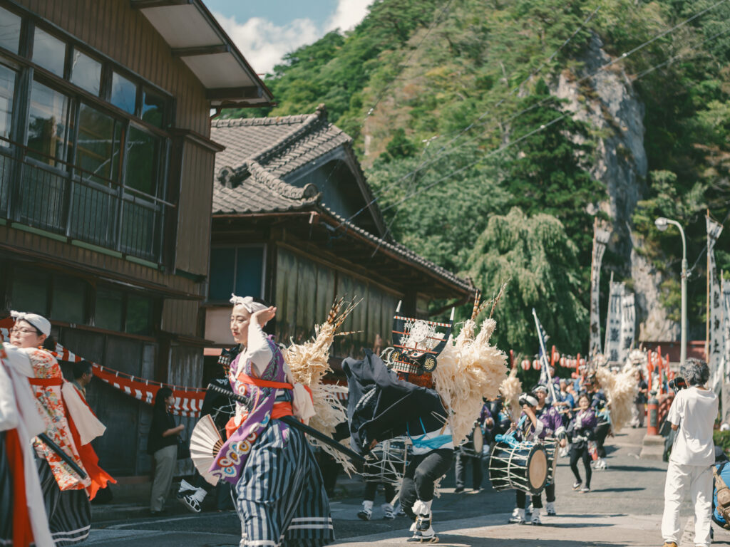 鷹鳥屋獅子踊り